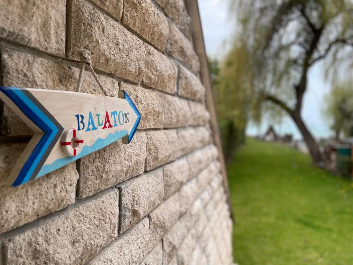 Nyaraló privát Balaton-parttal Balatonakarattya Exterior foto