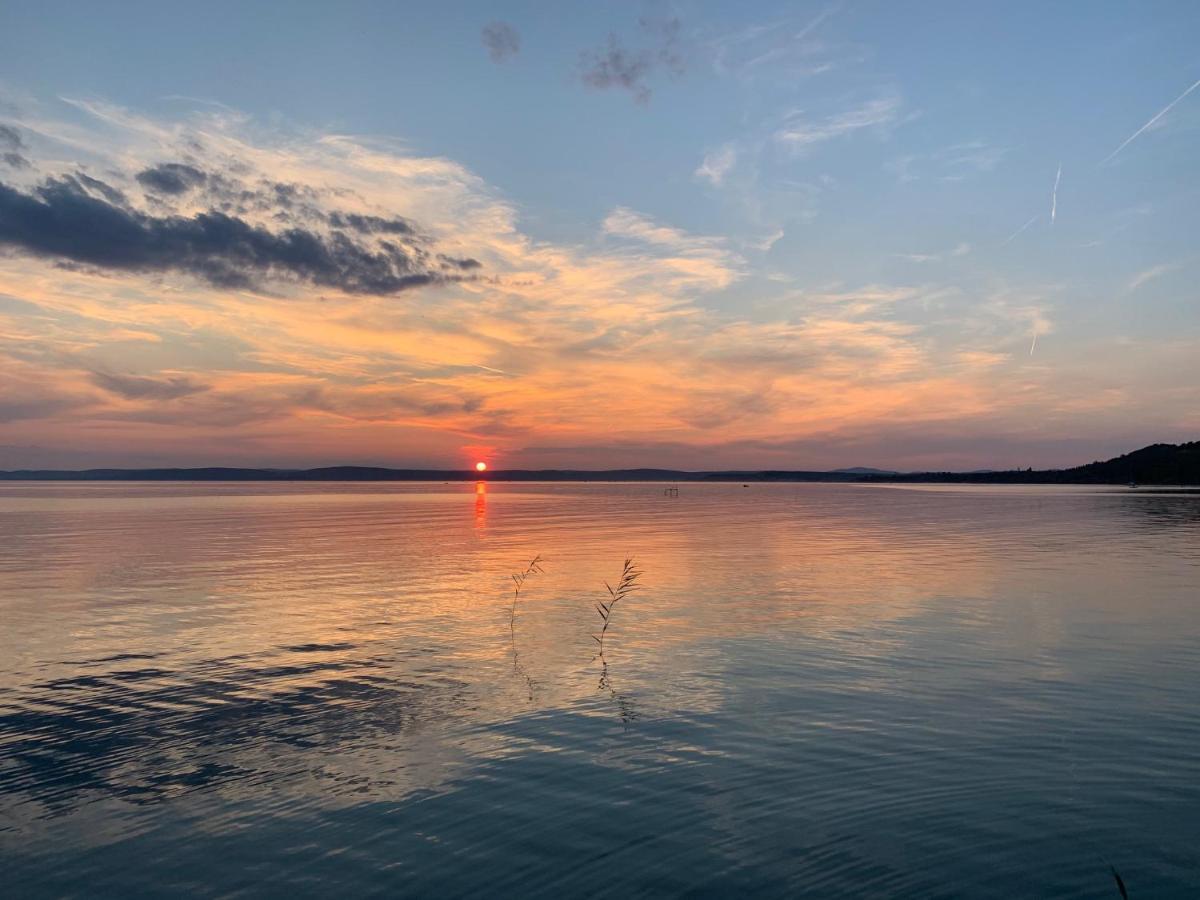 Nyaraló privát Balaton-parttal Balatonakarattya Exterior foto