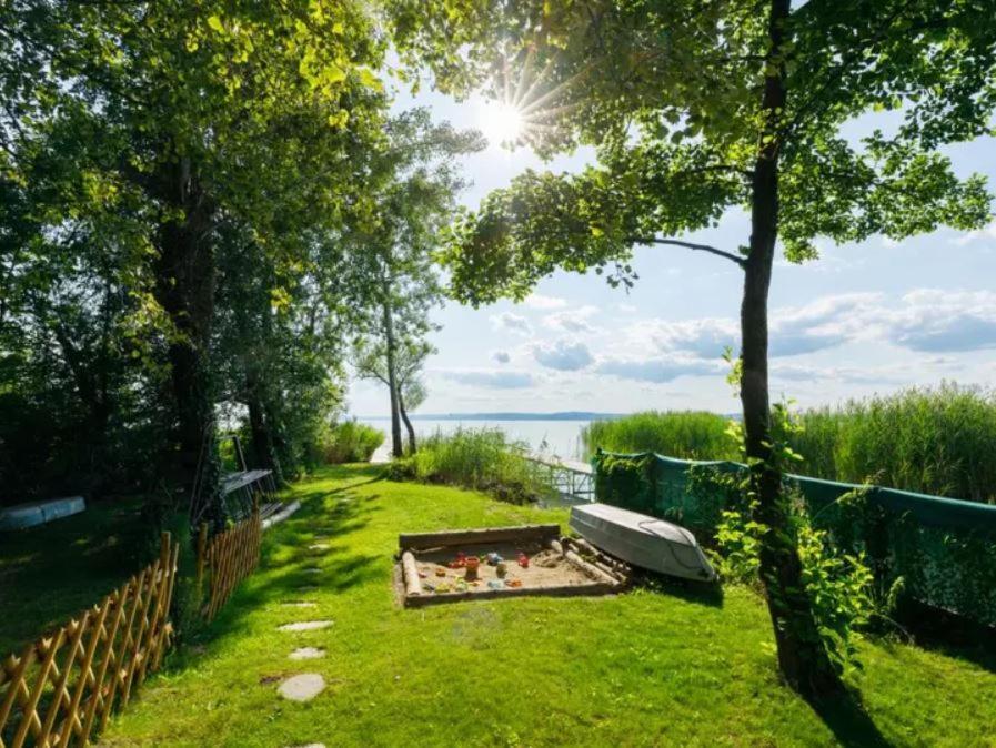 Nyaraló privát Balaton-parttal Balatonakarattya Exterior foto