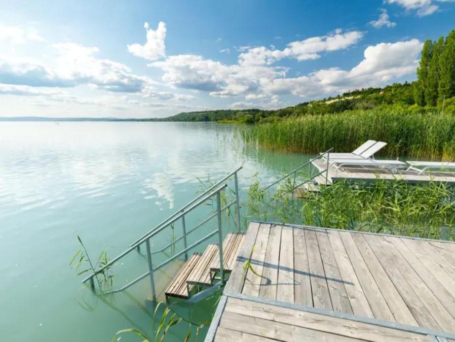 Nyaraló privát Balaton-parttal Balatonakarattya Exterior foto
