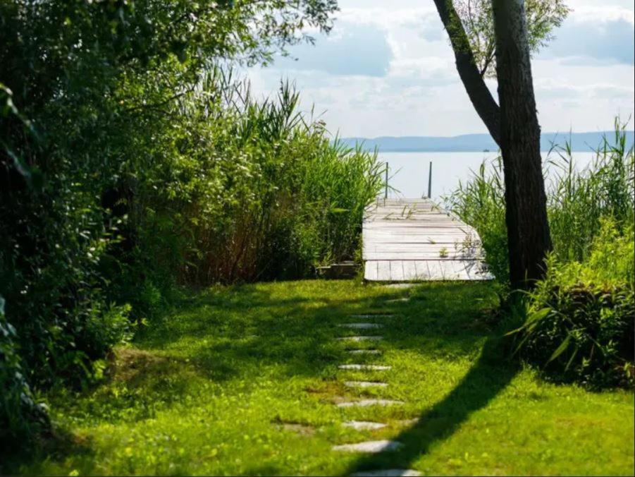 Nyaraló privát Balaton-parttal Balatonakarattya Exterior foto